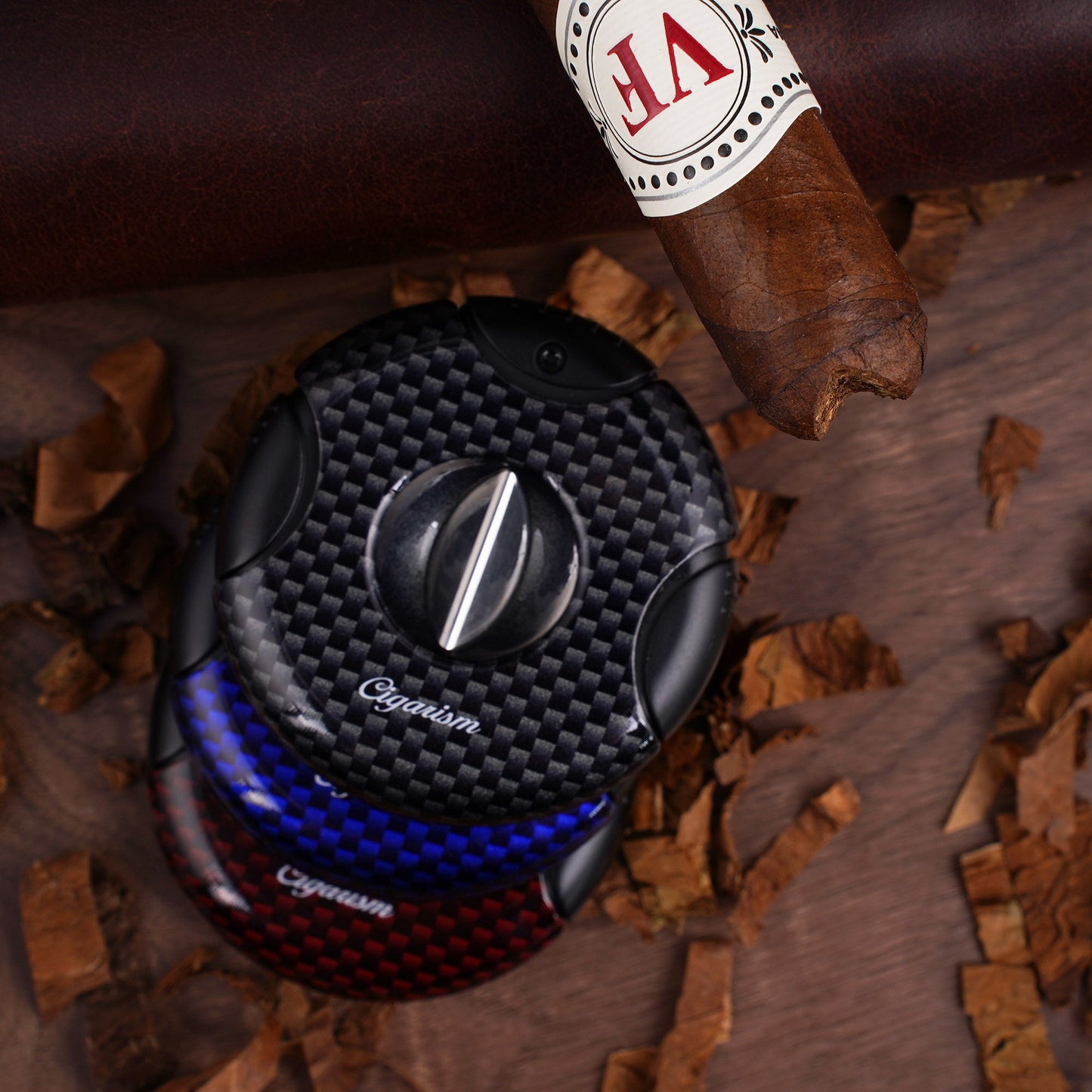 CIGARISM Round V-Cut Cigar Cutter Carbon Fiber Style Up to 56 Ring Gauge